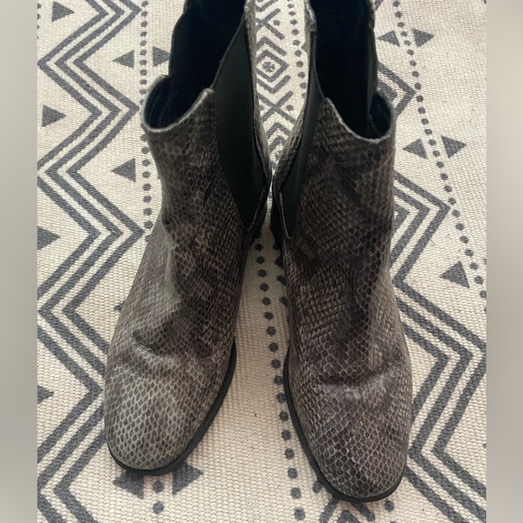 Snakeskin booties - Picture 4 of 5